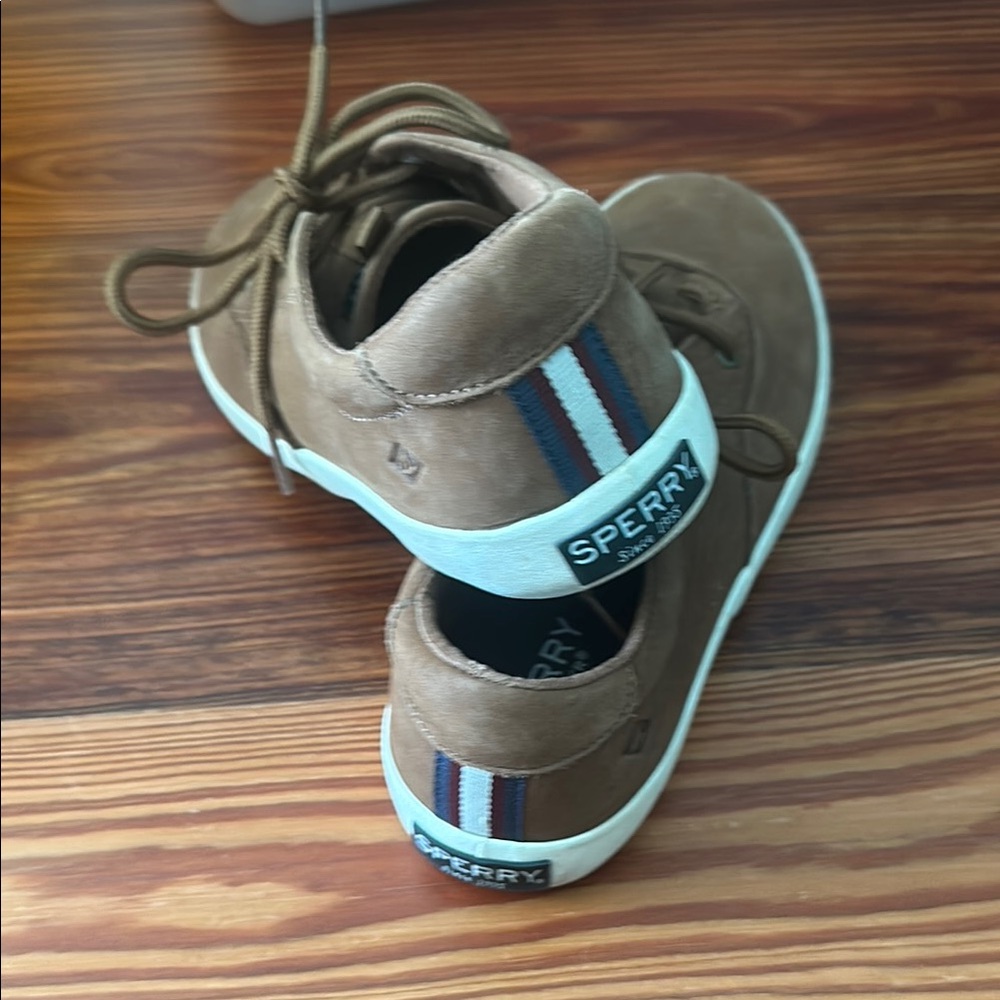 Sperry Brown Low-Top Design and Suede-Like Material. Worn a couple of times.